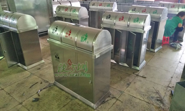 不銹鋼三分類(lèi)搖蓋垃圾桶工廠(chǎng)批量生產(chǎn)圖