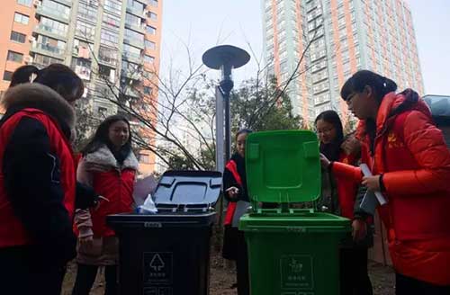 垃圾分類系列： 垃圾桶蓋合起來(lái)！